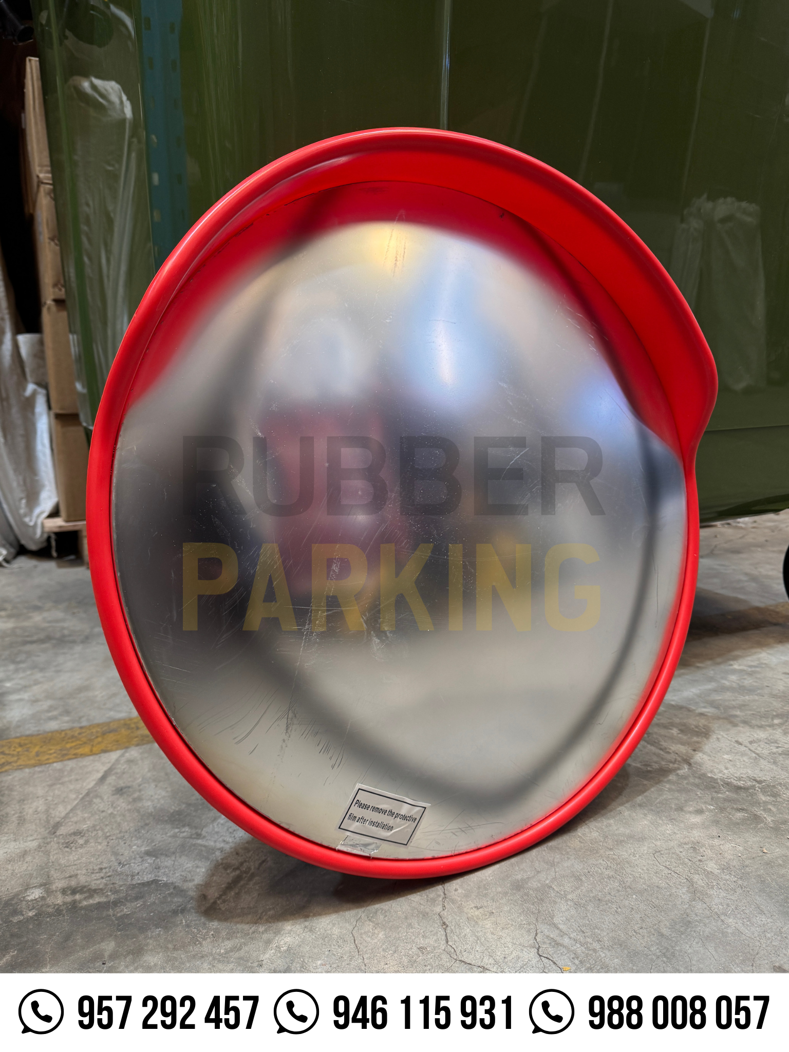 Espejo convexo panorámico con visera para mayor durabilidad en exteriores.