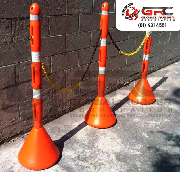 Nuestros postes viales son elaborados a base de polietileno de alta calidad, su diseño cuenta con tres cintas reflectivas para mayor visibilidad en la noche y con una base cónica, el cual le otorga una mayor
estabilidad y facilidad de uso.
