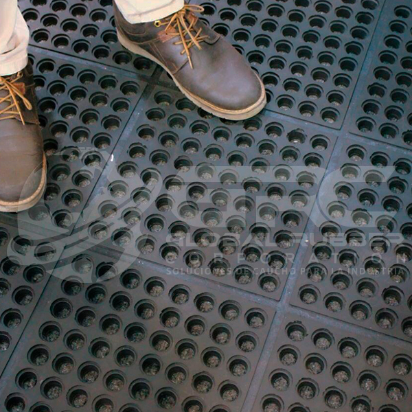 Piso de caucho para cocina, restaurantes, entre otros.