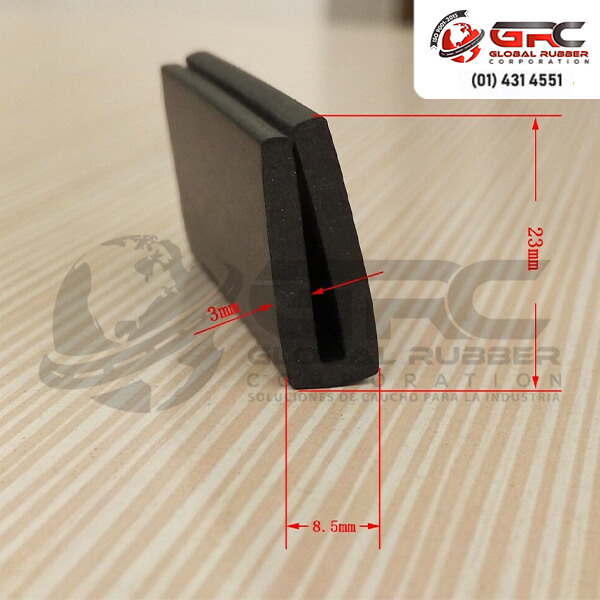 Nuestros perfiles tipo U son utilizadas  para cubrir superficies cortantes, tanto láminas metálicas, vidrio o cualquier otro elemento con aristas. Contamos con una variedad de modelos y podemos fabricar medidas según requerimiento o plano.