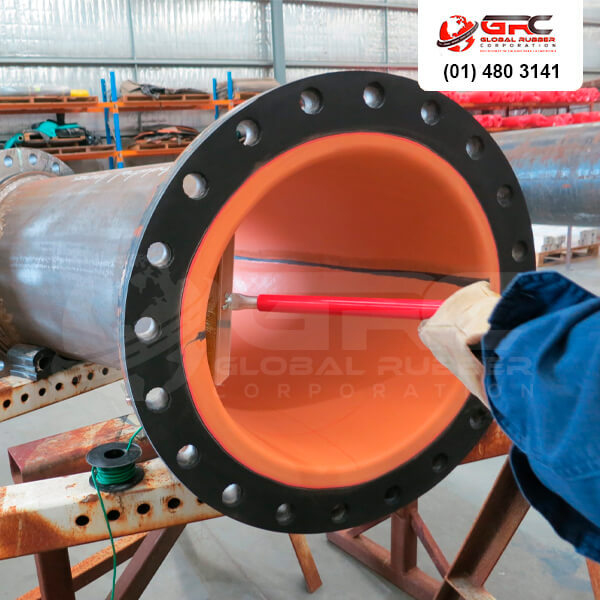 Tenemos gran variedad de planchas antidesgaste, pueden ser lisas o dentadas; están fabricadas con caucho de alta resistencia al corte, impacto y abrasión.