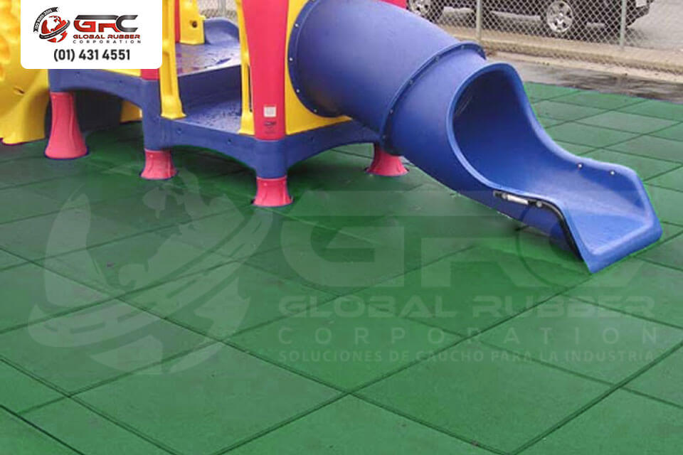 Nuestros pisos de caucho para gimnasios brindan alta resistencia al impacto, con excelente propiedades antidesgaste y antideslizante